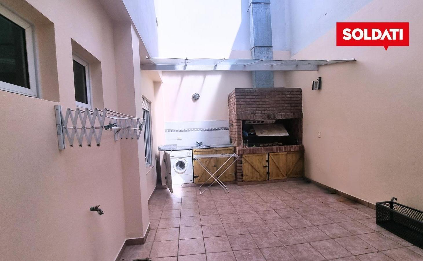 Foto de Departamento tipo PH de 4 amb en venta -con patio y parrilla - en Villa, imagen 4