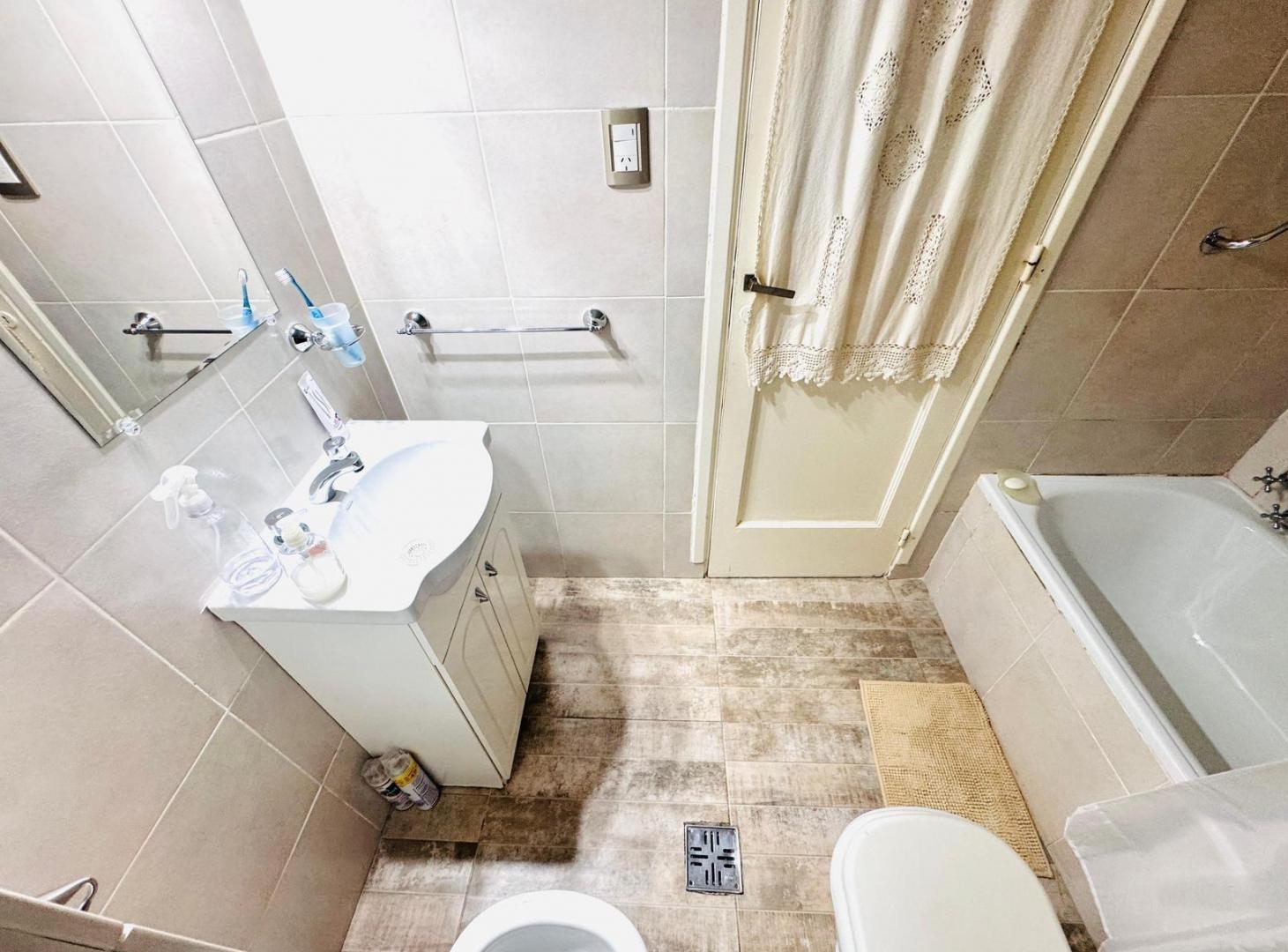Foto de Venta Departamento 2 Ambientes con Patio en Planta Baja Almagro, imagen 3