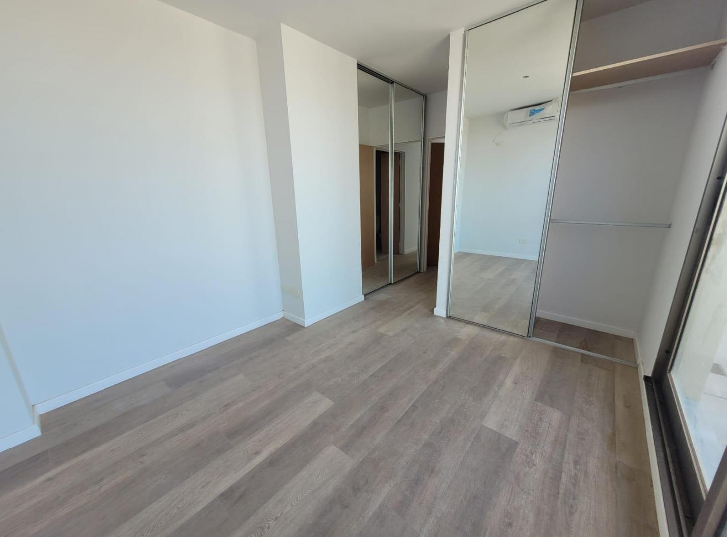 Foto de Venta -2 amb con cochera fija y baulera!, imagen 1