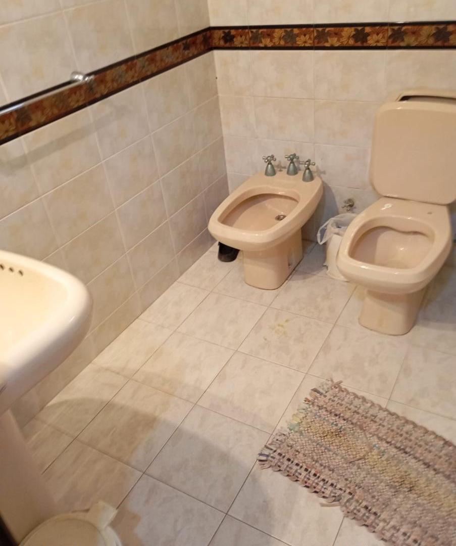 Foto de Casa de 5 ambientes a la venta en Rafael Calzada, imagen 3