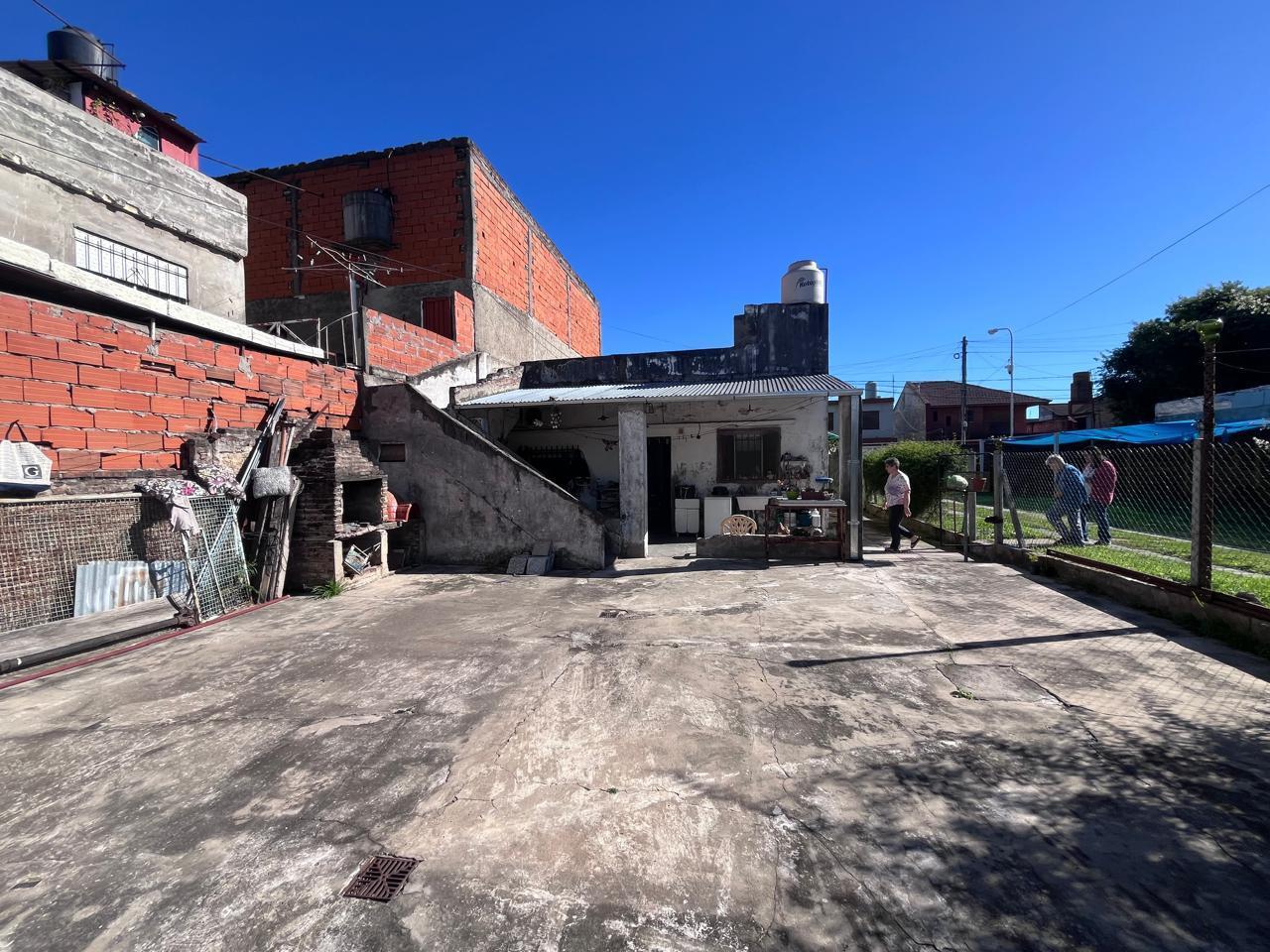 Foto de Casa para demoler o reciclar en venta en La Tablada, imagen 4