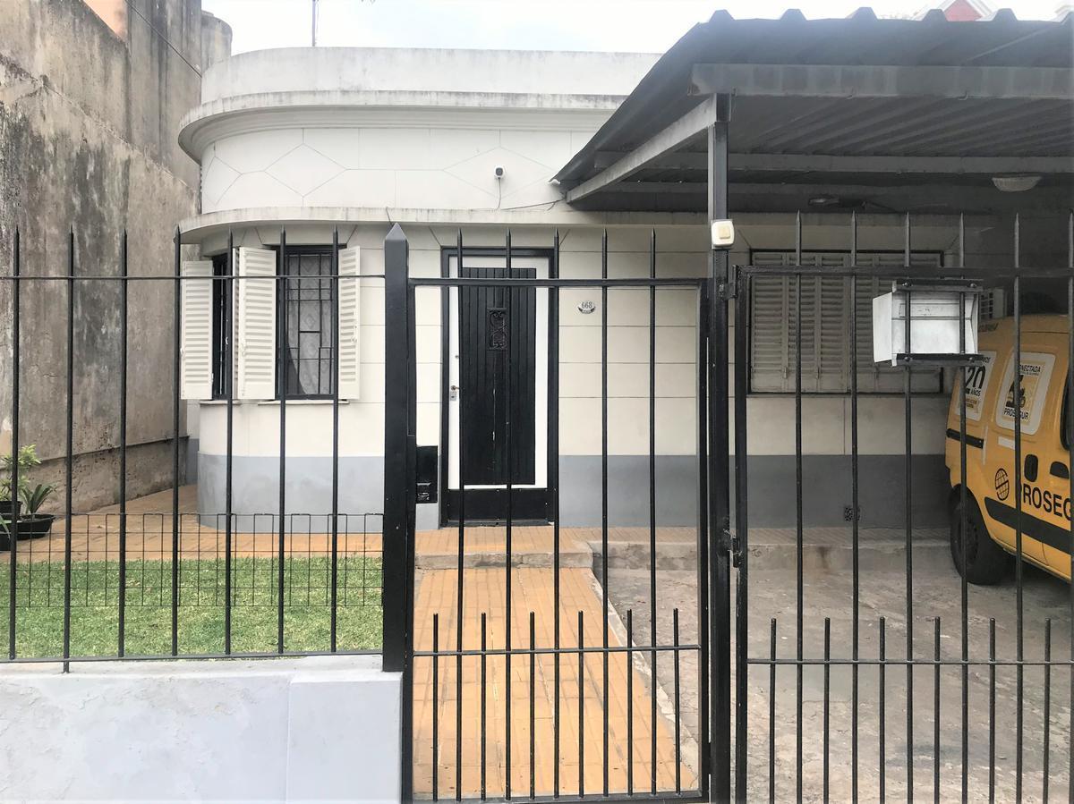 Foto de Casa. 3 dormitorios.2 baños.Fondo.Quincho.Parrilla.Cochera.Bernal Este, imagen 1
