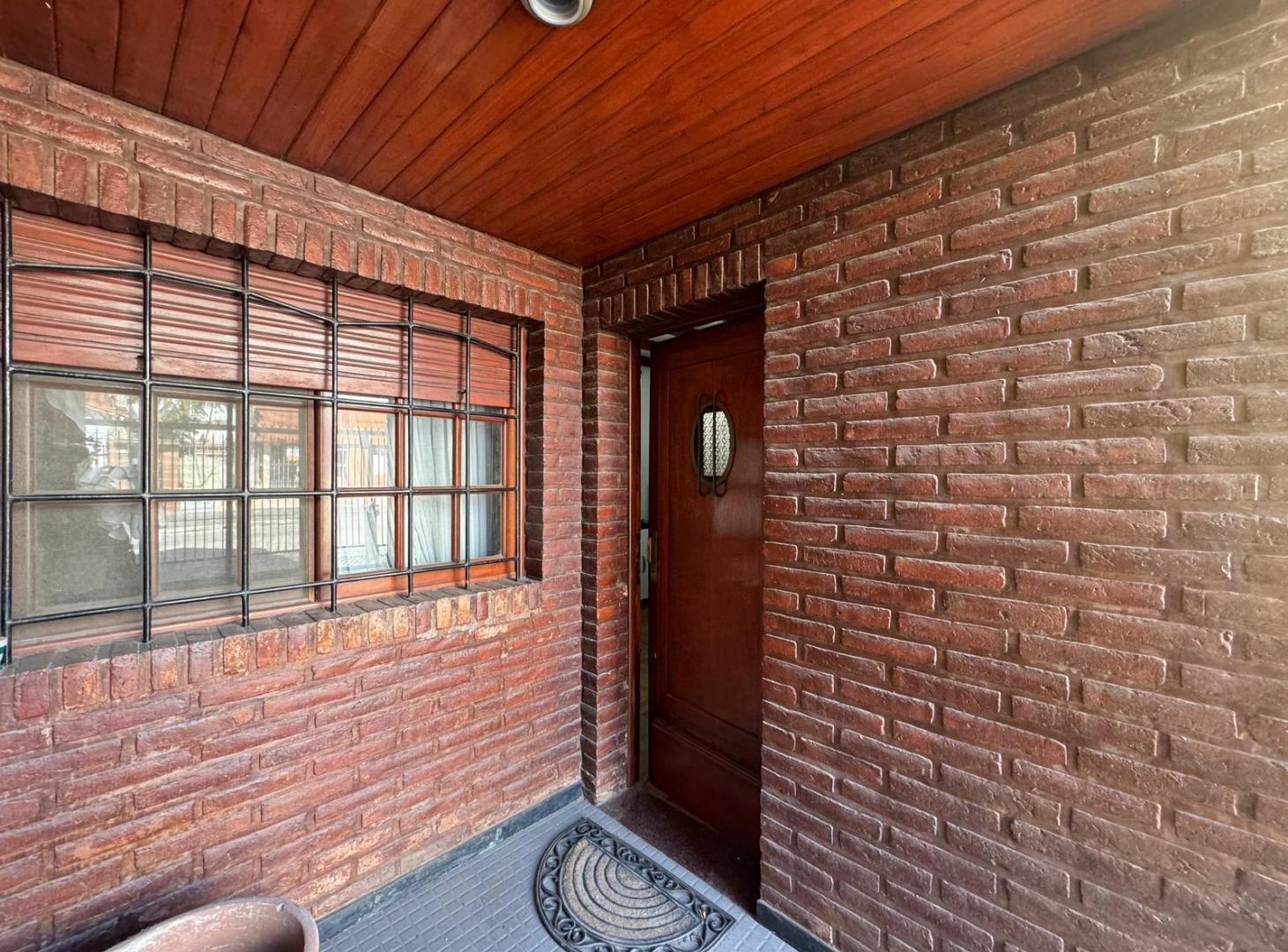 Foto de Venta. Casa. 4 ambientes. Cochera. Consultorio. Parque. Cochera. Don, imagen 5
