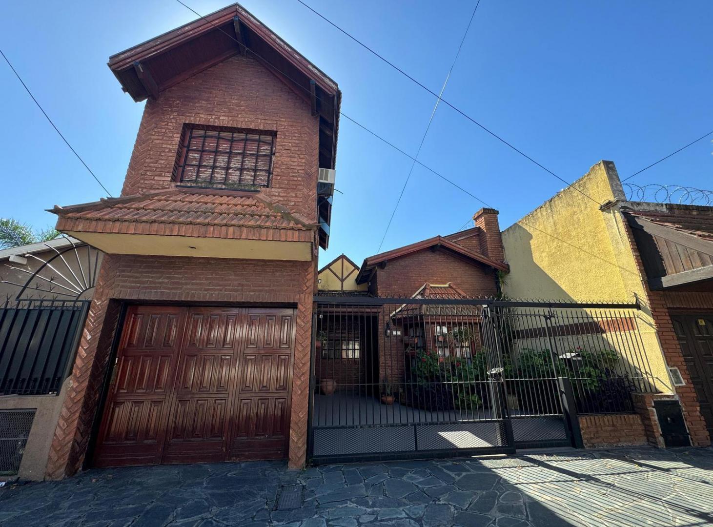 Foto de Venta. Casa. 4 ambientes. Cochera. Consultorio. Parque. Cochera. Don, imagen 2