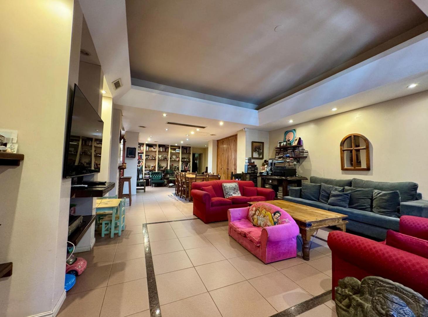 Foto de Venta. Casa. Lote propio. 11 ambientes. 5 baños. Jardín. Villa Crespo., imagen 2