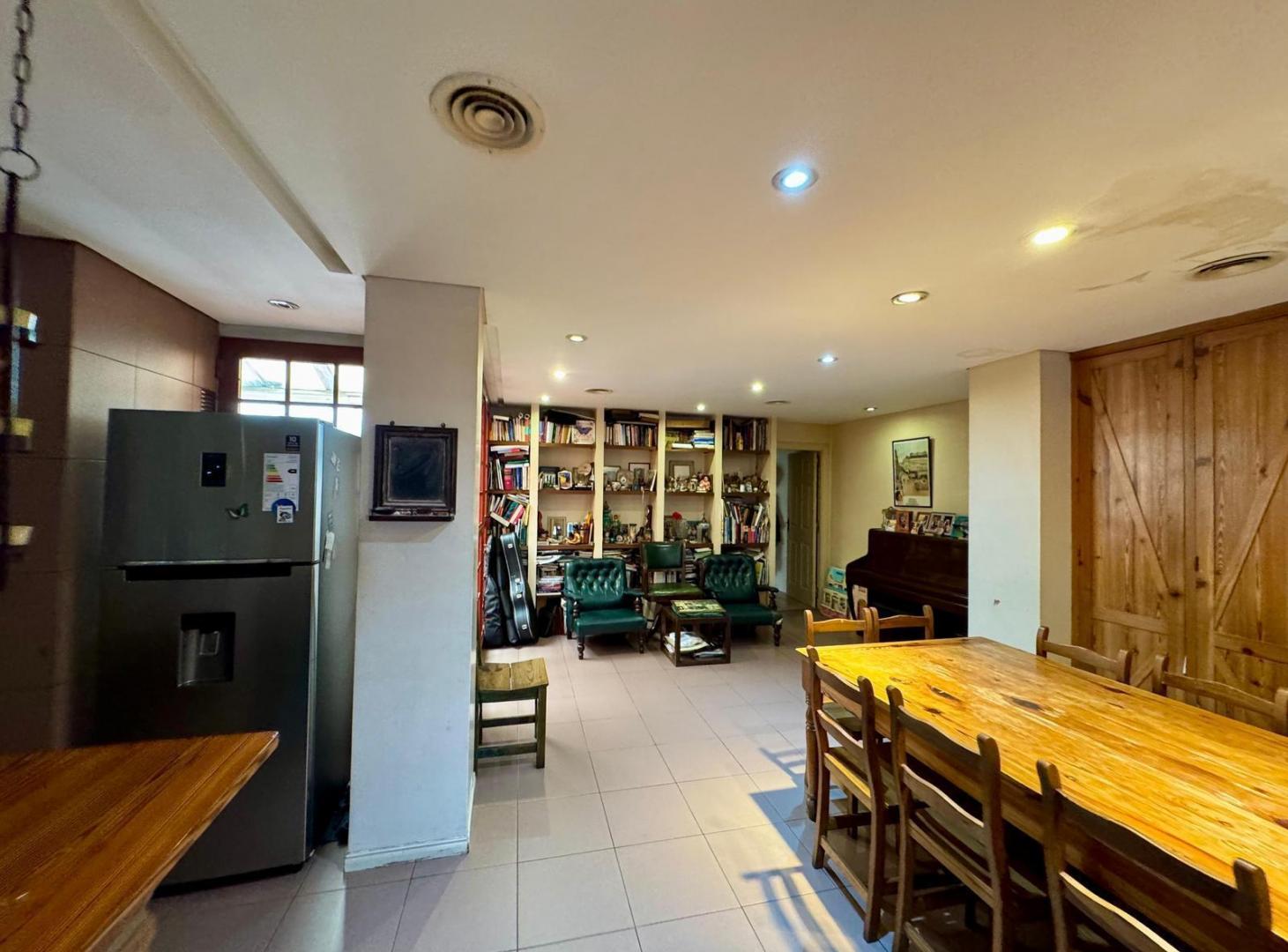 Foto de Venta. Casa. Lote propio. 11 ambientes. 5 baños. Jardín. Villa Crespo., imagen 5