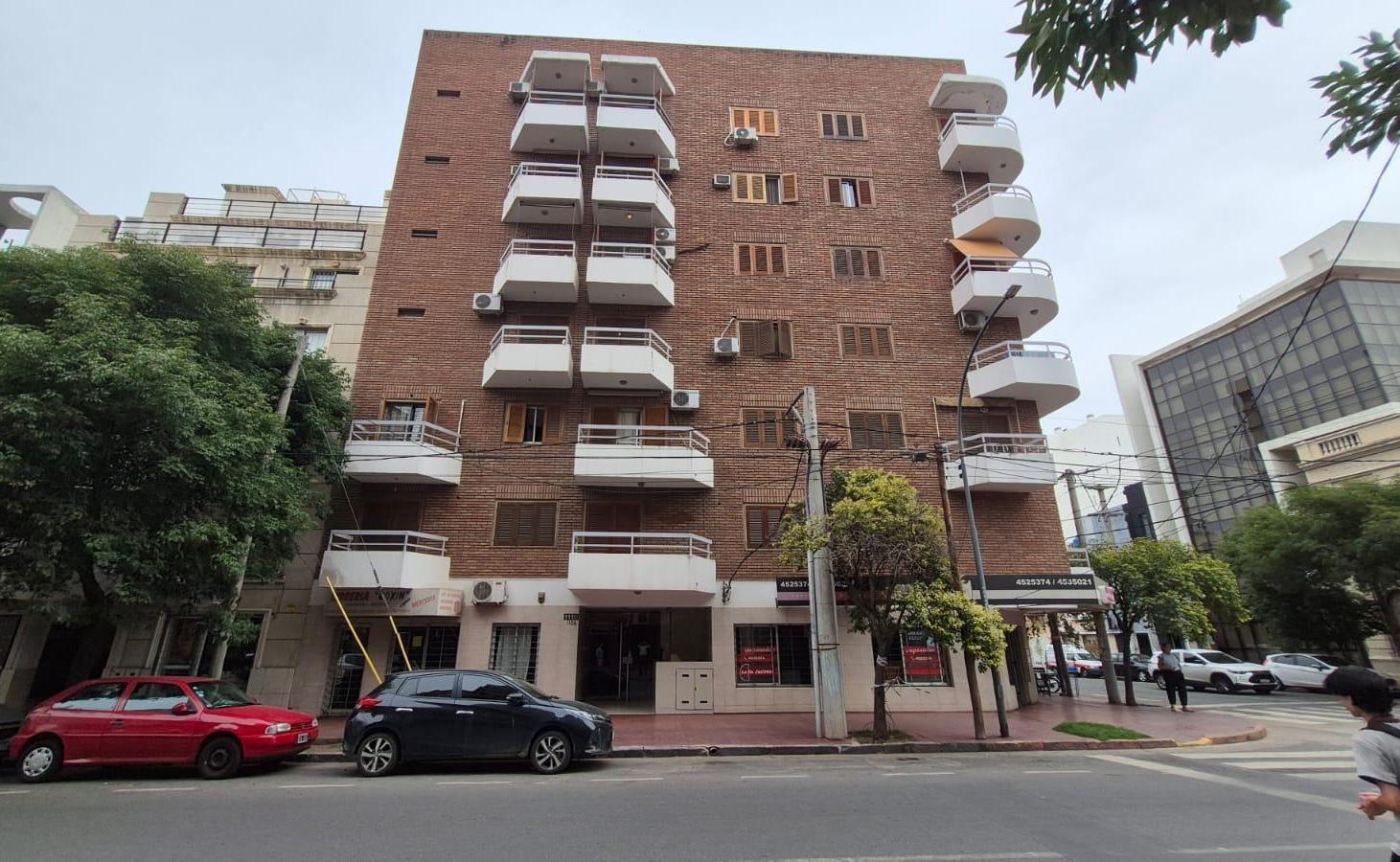Venta departamento 2 dormitorios B. Gral Paz con balcón