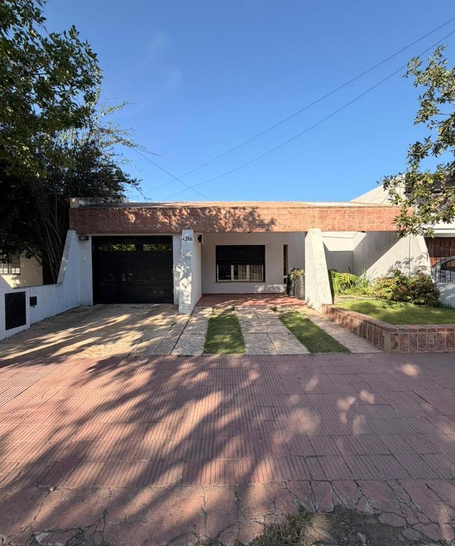 CASA 3 DORM C/ COCHERA DOBLE Y PATIO VERDE -