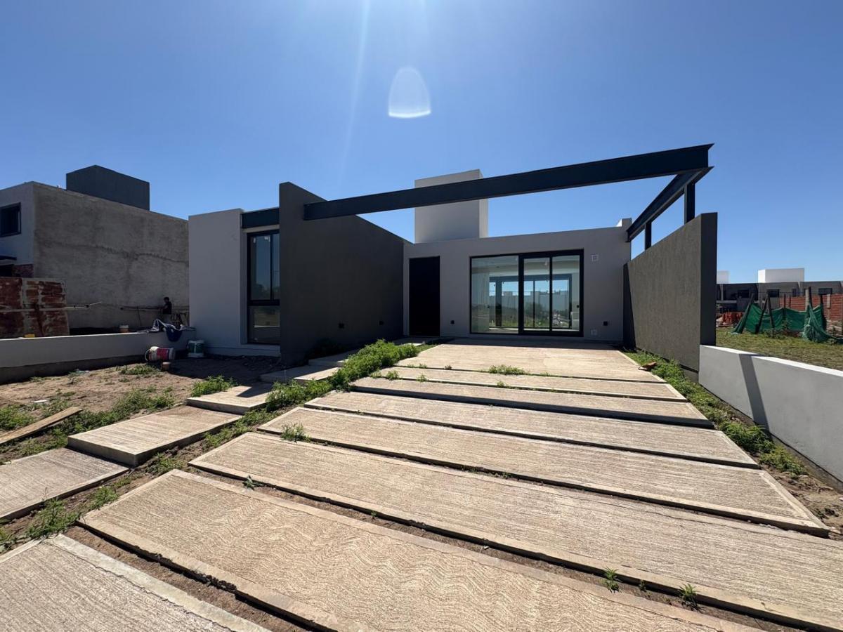 CASA EN DOCTA EN VENTA 2 DORMITORIOS