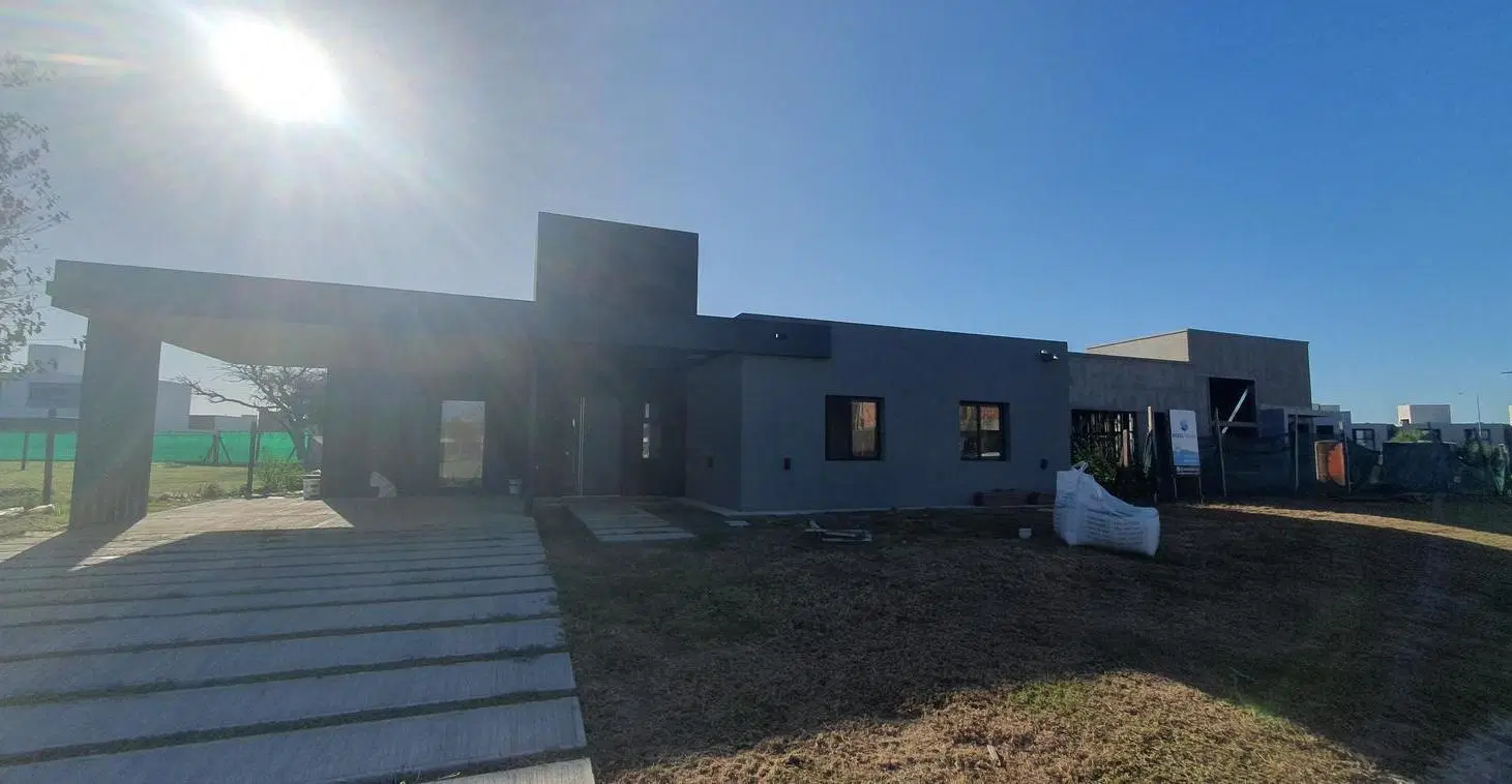 CASA EN VENTA 3 DORMITORIOS EN 7 SOLES 2
