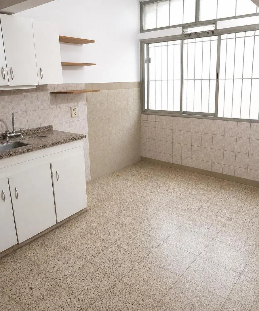 Casa 4 dormitorios barrio San Carlos 1