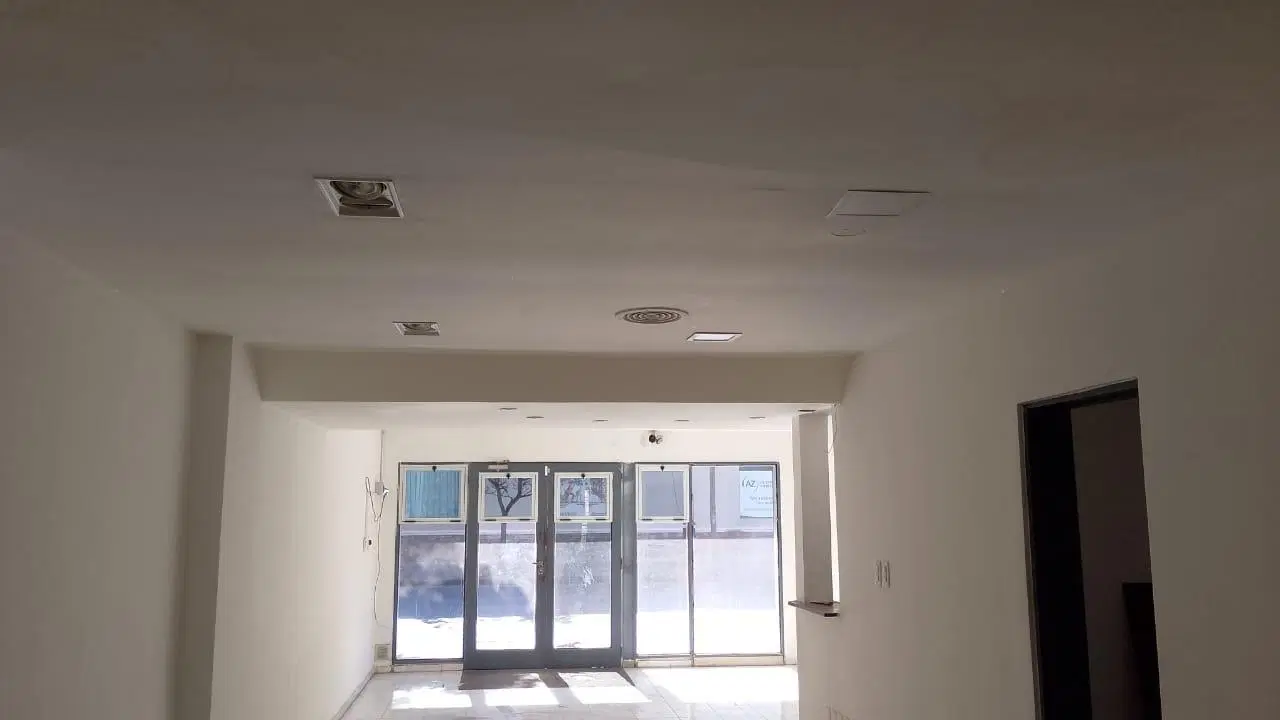 Local comercial 150m2 con Oficina y Patio! B° General Paz 8