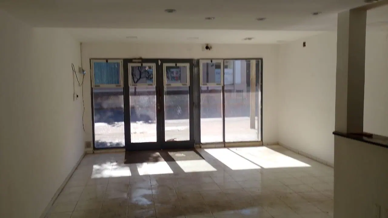 Local comercial 150m2 con Oficina y Patio! B° General Paz 4