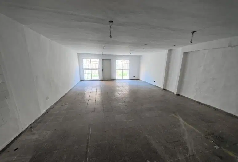 Local comercial 150m2 con Oficina y Patio! B° General Paz 2