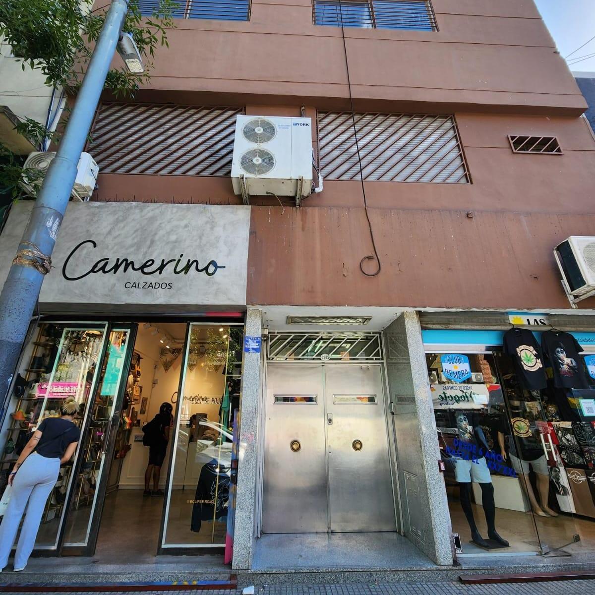 Vende Deposito / Local Sobre Foco Comercial Flores 1