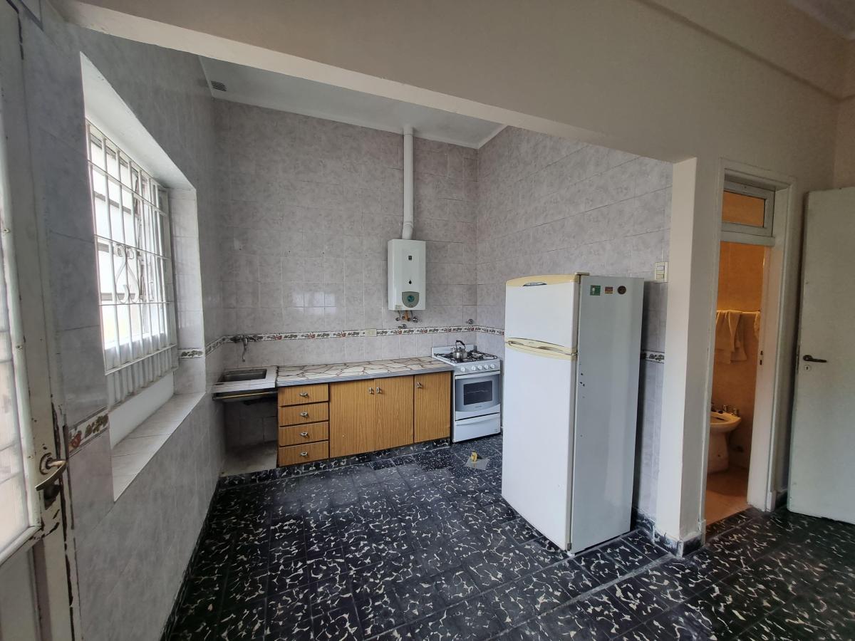 Vende PH Ubicado Zona Comercial Flores 4