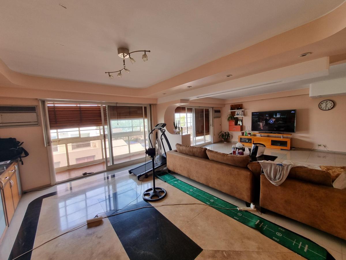 Vende Amplio y Hermoso Departamento Flores 2