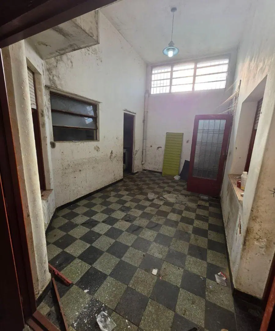 Se Vende Local Comercial Con Vivienda En Parque Chacabuco 2