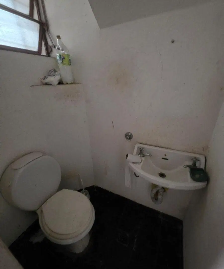 Se Alquila Local Comercial Con Vivienda En Parque Chacabuco 8