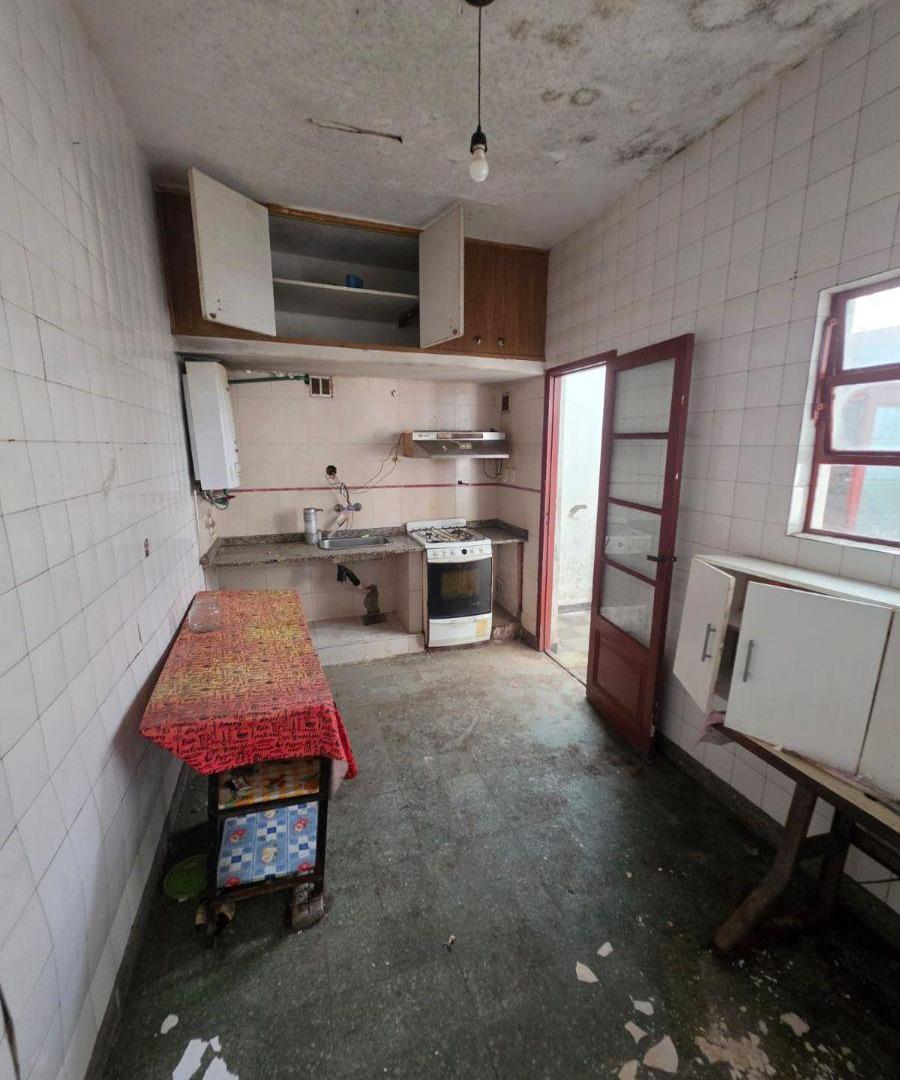 Foto de Se Alquila Local Comercial Con Vivienda En Parque Chacabuco, imagen 3