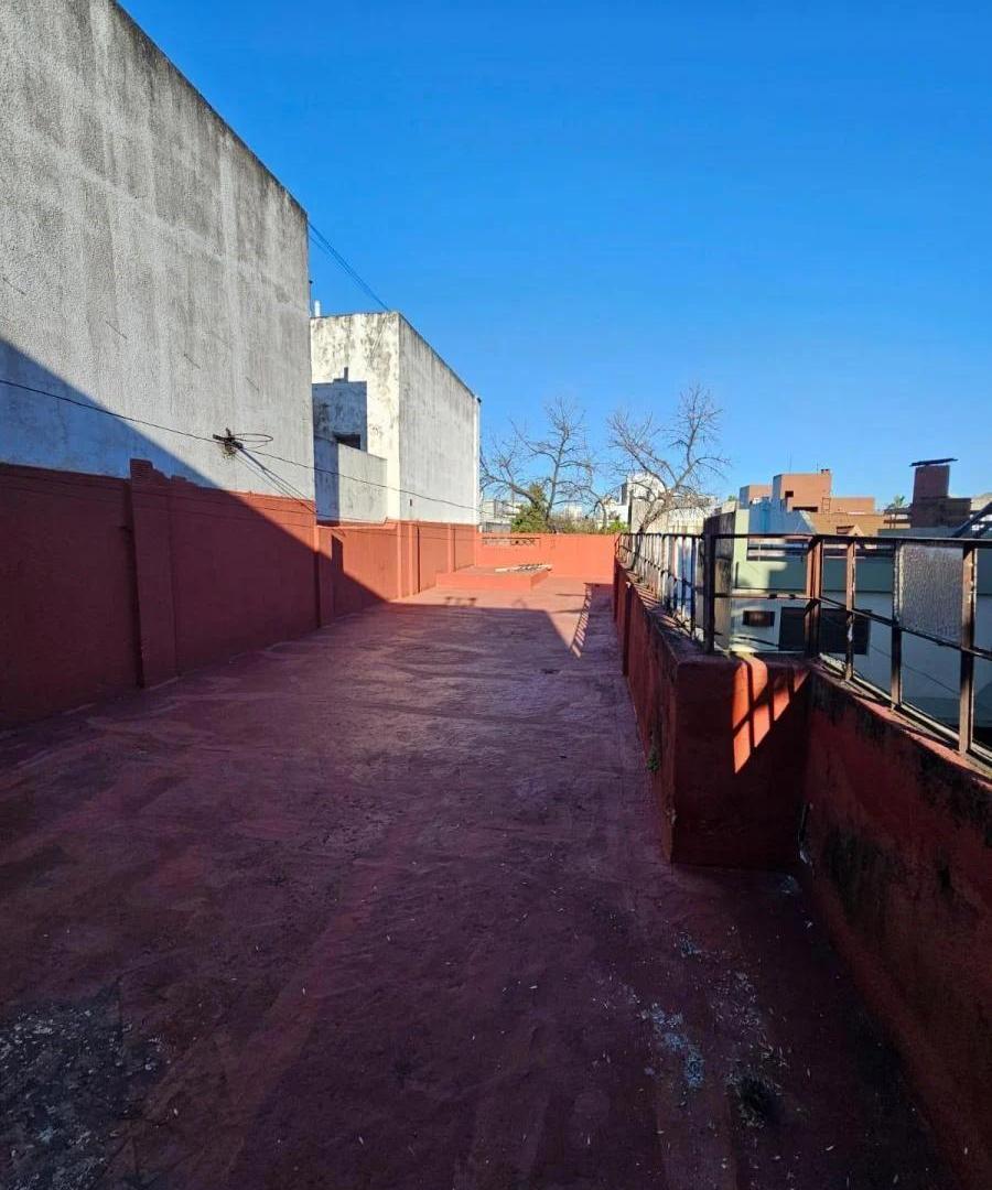 Foto de Se Vende Amplio PH con Cochera Zona Floresta, imagen 4