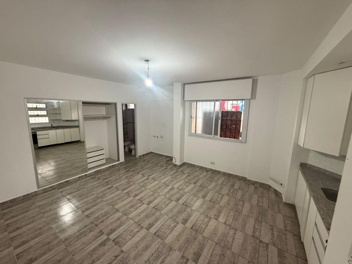 Foto de MONOAMBIENTE DE 35 M² EN PLANTA BAJA – FLORESTA, imagen 3