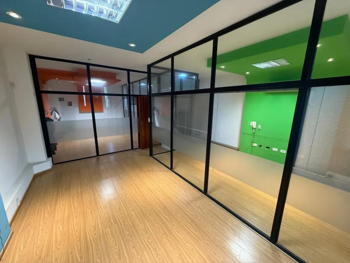 Foto de Se Alquila Oficina Comercial En La Zona De Flores, imagen 2