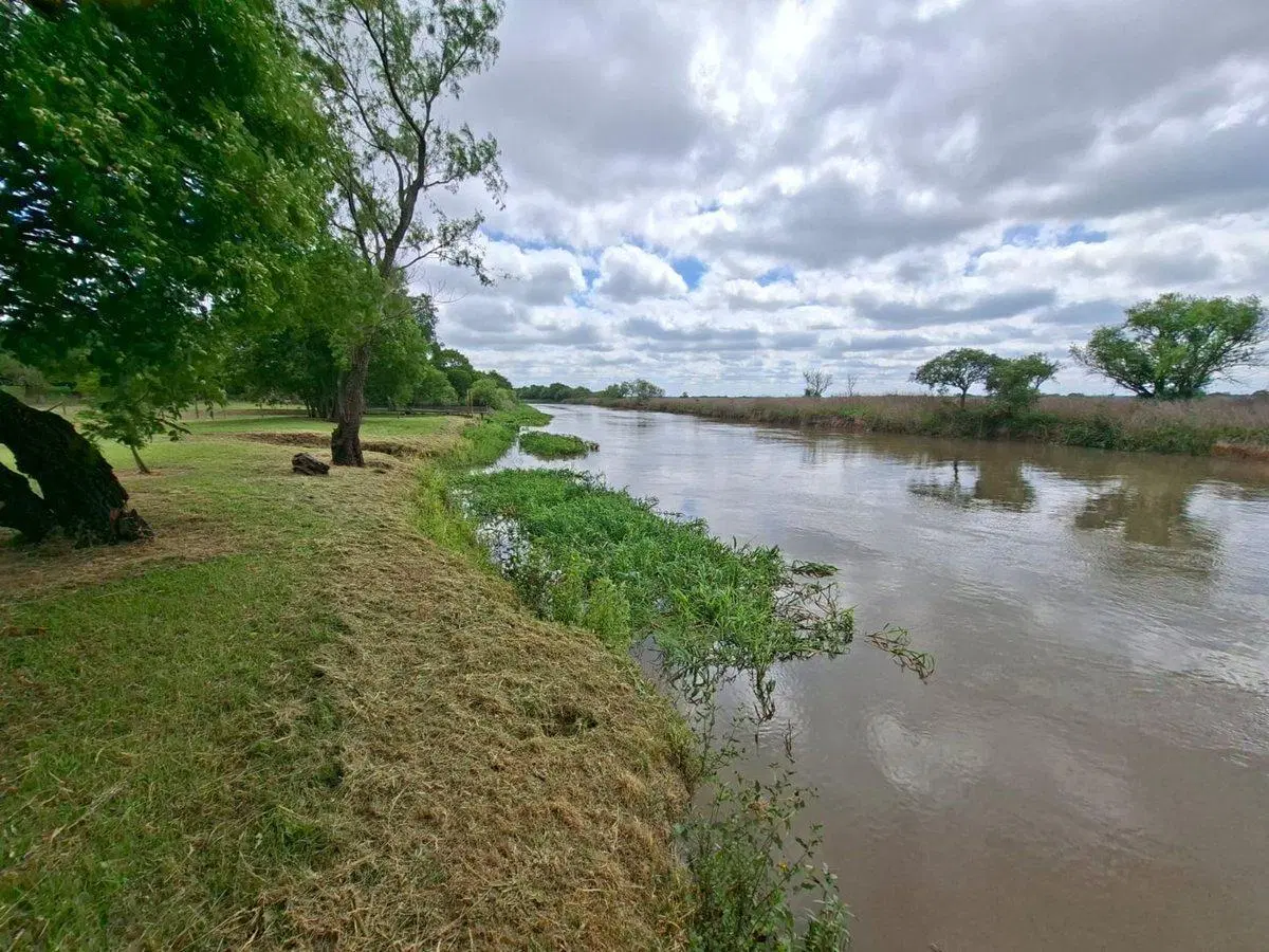 VENTA CAMPO EN ARROYO LEYES CON BAJADA AL RIO 3