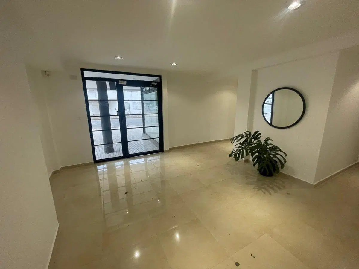 DEPARTAMENTO EN ALQUILER C/COCHERA Y AMPLIO BALCÓN 2