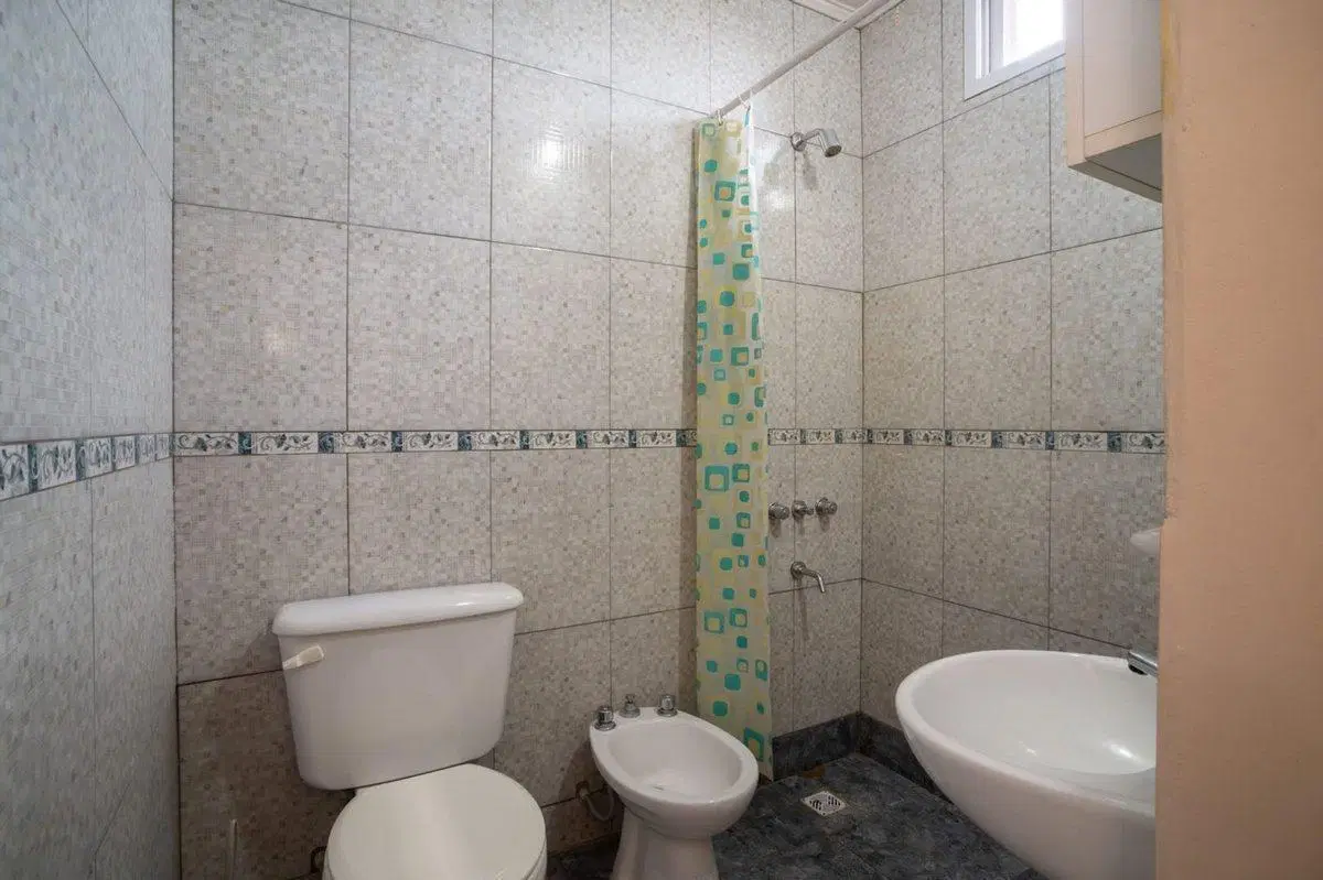 VENTA INMUEBLE CON 6 DEPARTAMENTOS - RUTA 11 2