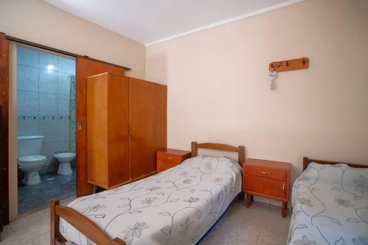 VENTA INMUEBLE CON 6 DEPARTAMENTOS - RUTA 11 4