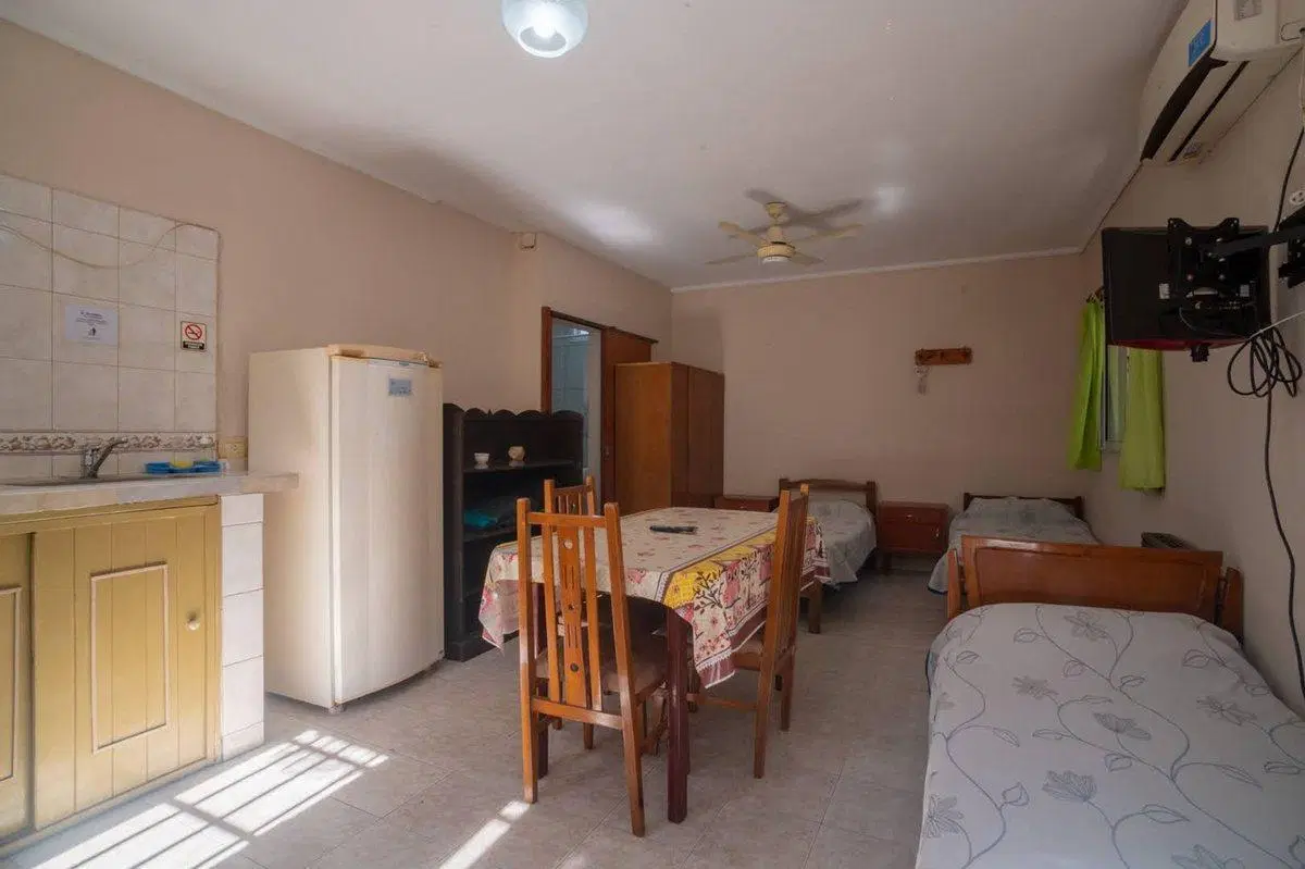 VENTA INMUEBLE CON 6 DEPARTAMENTOS - RUTA 11 3