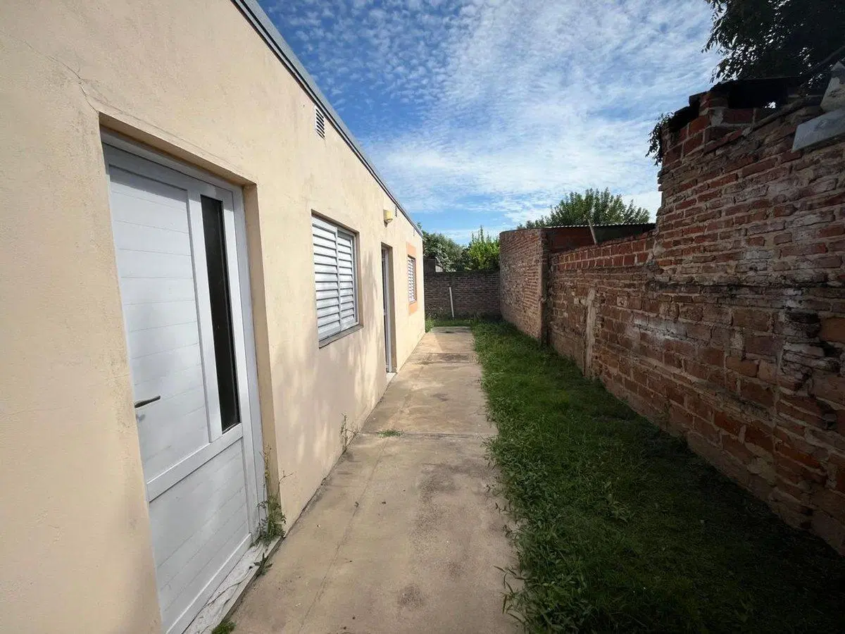 VENTA CASA + DPTO + LOCAL EN PILAR SANTA FE 5