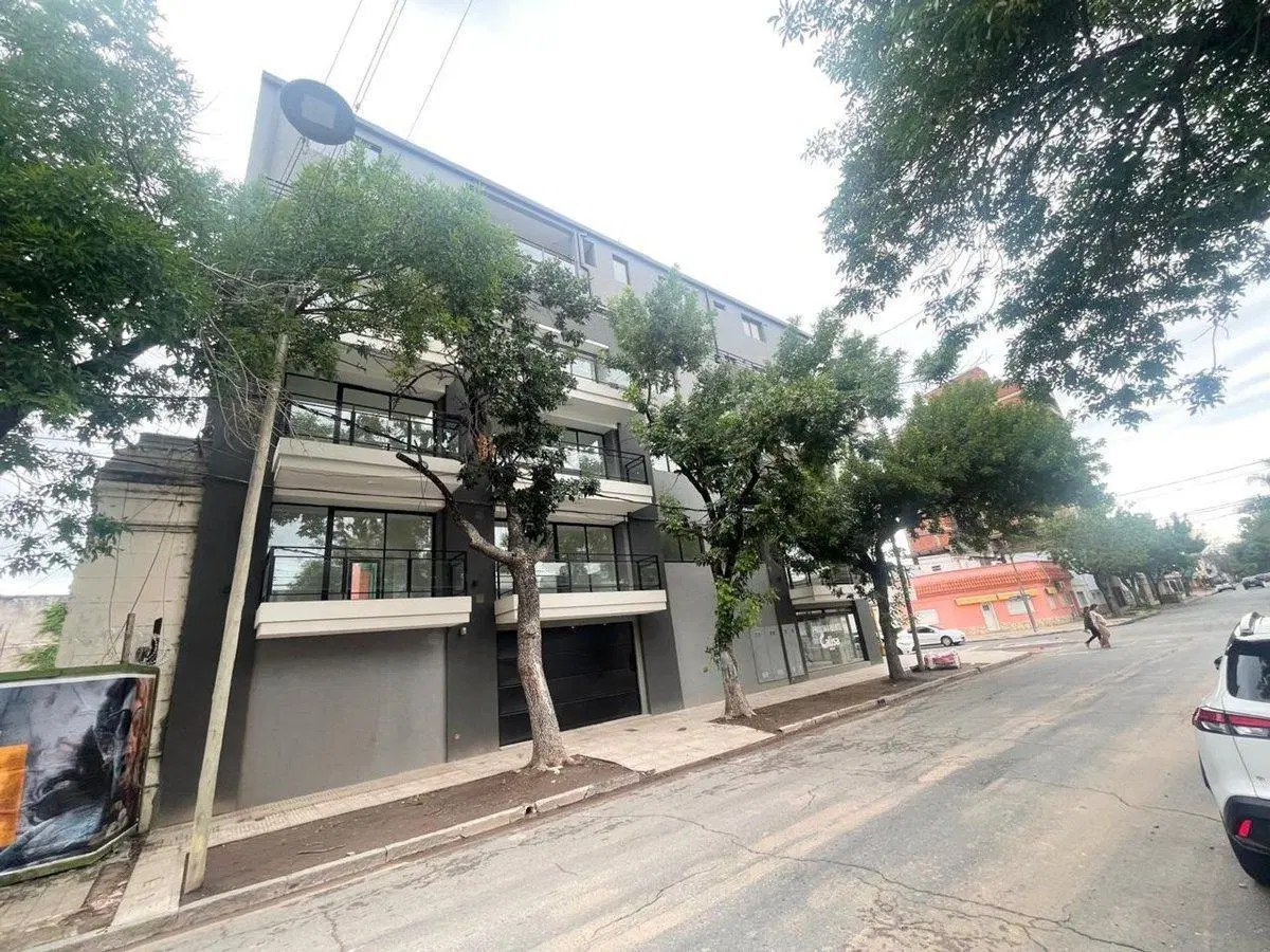 DEPARTAMENTO A LA VENTA C/COCHERA Y AMPLIO BALCÓN 5