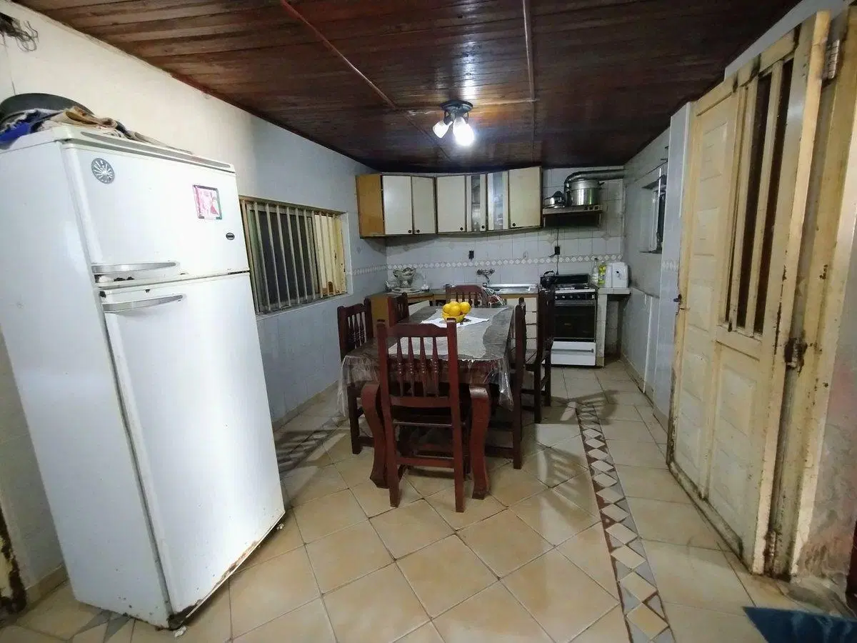 VENTA CASA CON COCHERA A 1 CUADRA DE BLAS PARERA 5