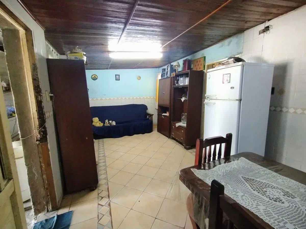 VENTA CASA CON COCHERA A 1 CUADRA DE BLAS PARERA 4
