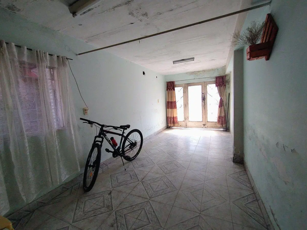 VENTA CASA CON COCHERA A 1 CUADRA DE BLAS PARERA 3