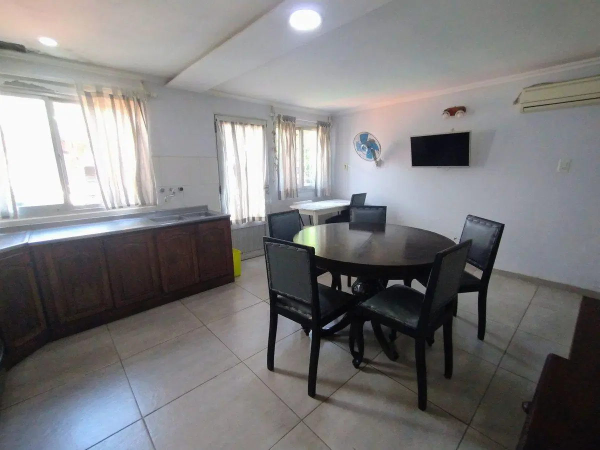 VENTA DE CASA DE 3 DORMITORIOS CON COCH. EN B° SUR 8