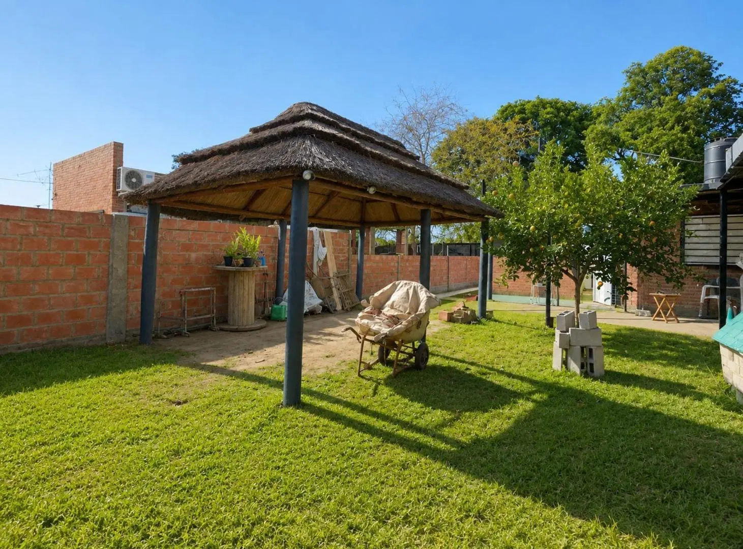 Alquiler Casa 1 Dormitorio con Patio y Pileta 3