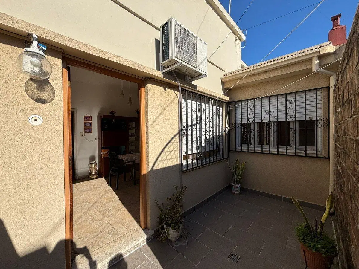 CASA INTERNA SOBRE AVENIDA C/ COCHERA 2