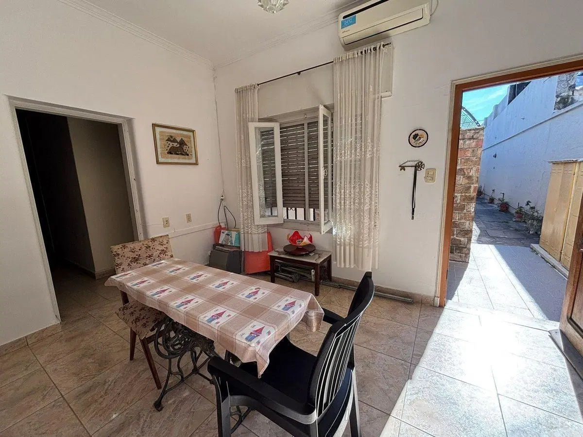 CASA INTERNA SOBRE AVENIDA C/ COCHERA 4