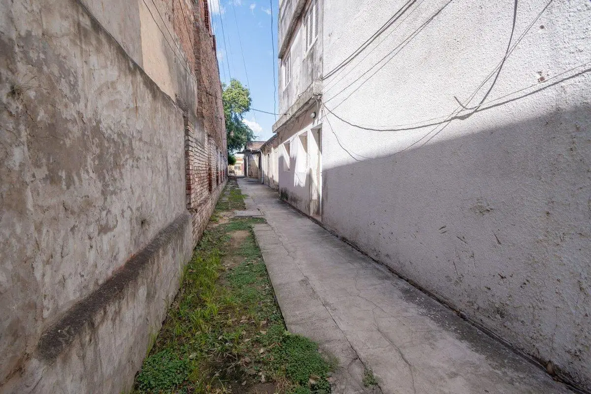 VENTA CASA 3 DORM A REFACCIONAR - AV. GRAL LOPEZ 3