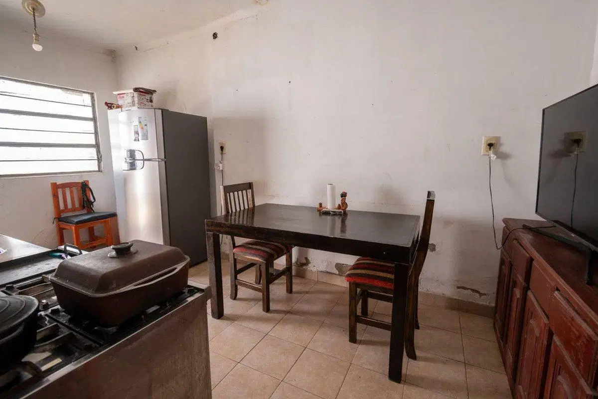 VENTA CASA 3 DORM A REFACCIONAR - AV. GRAL LOPEZ 5
