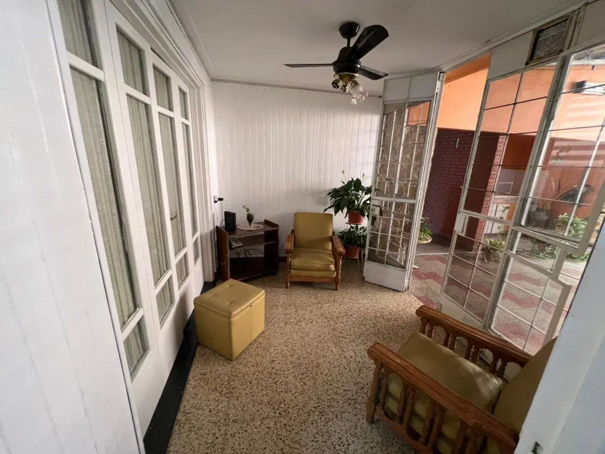 Venta | Casa 4 dormitorios y patio en Barrio Roma 4