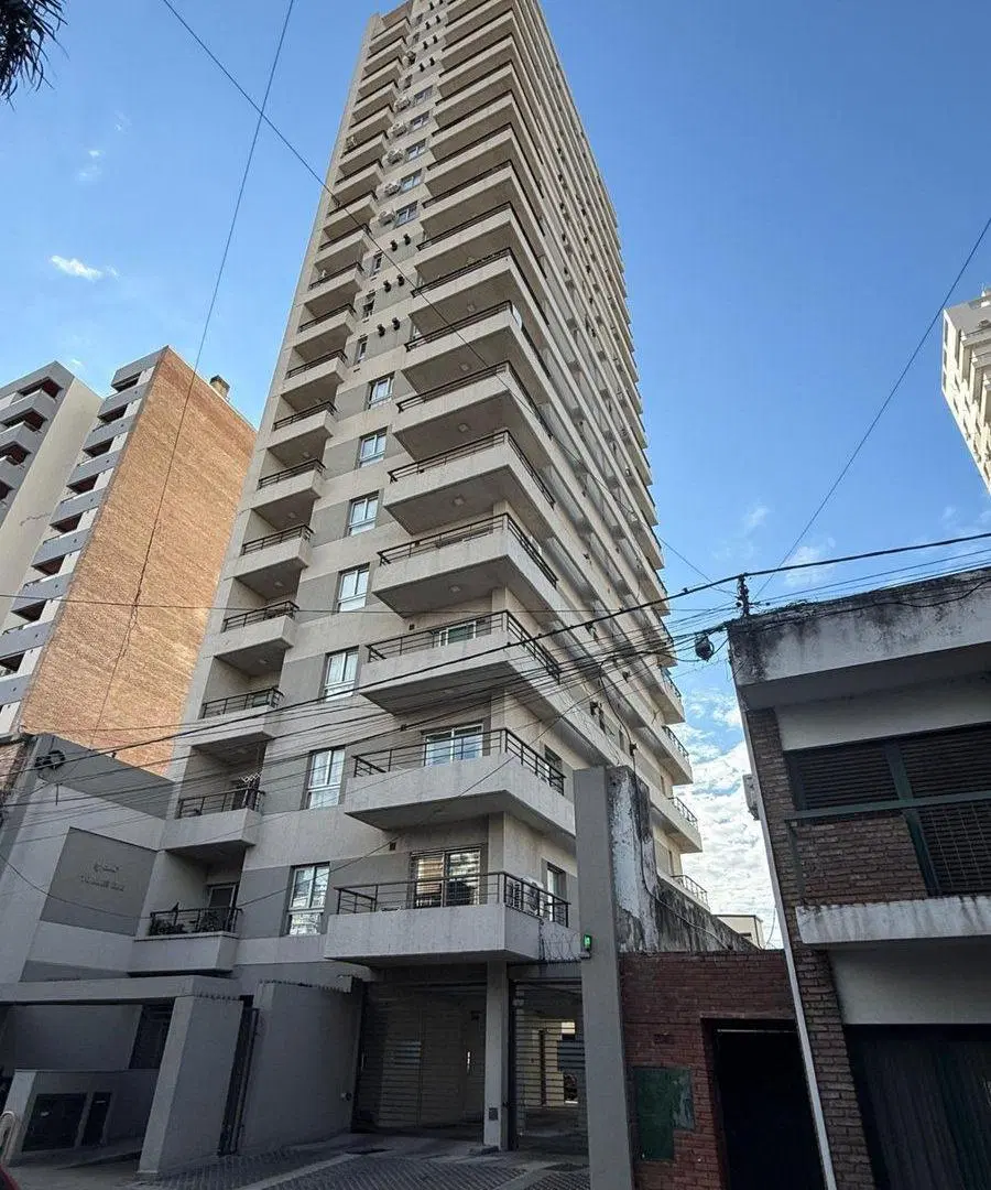 VENTA DE COCHERA TECHADA EN TORRE ELE 2