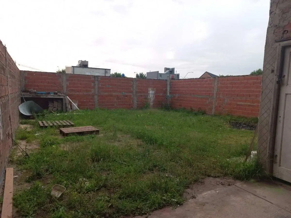 VENTA CASA C/ LOCAL FRENTE A PLAZA -ÁNGEL GALLARDO 4
