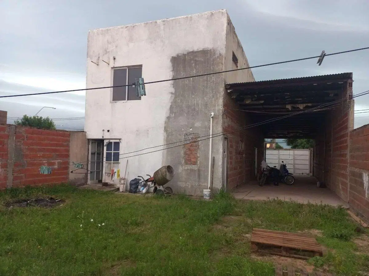 VENTA CASA C/ LOCAL FRENTE A PLAZA -ÁNGEL GALLARDO 3