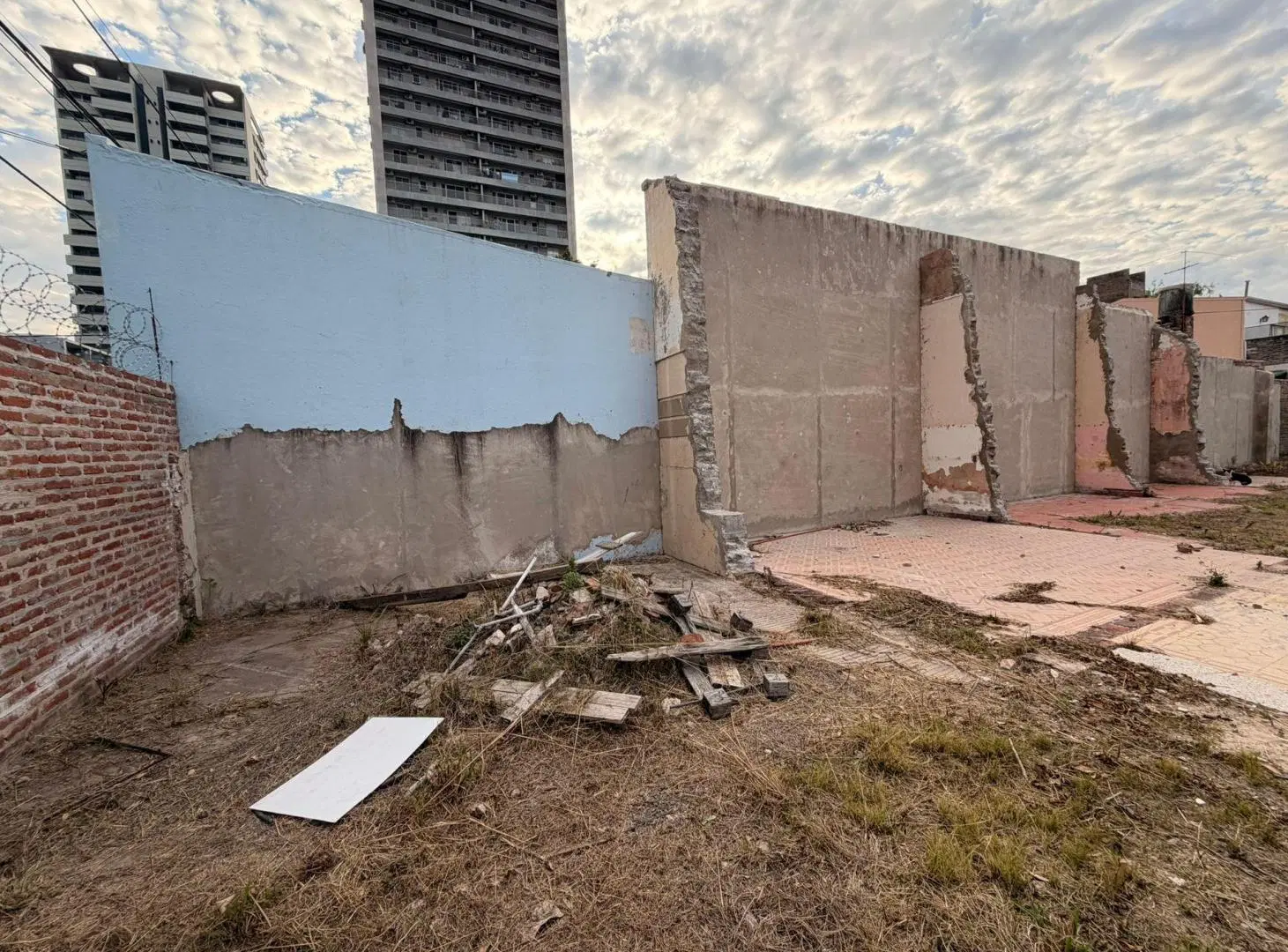 TERRENO 10X30 - SGTO CABRAL - GRAN POTENCIAL 2