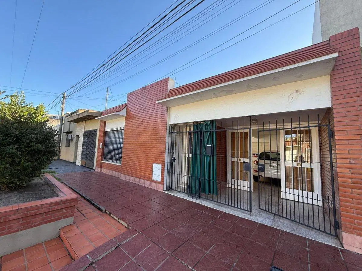 VENTA CASA 2 DORM. Y COCHERA Y DPTO EN GUADALUPE 2