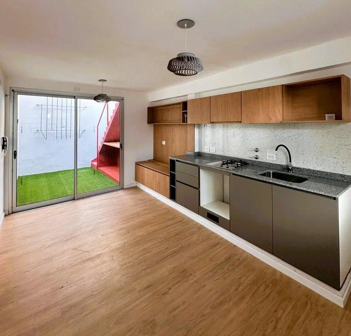VENTA CASA INTERNA 2 DORM -  B° Constituyentes 4
